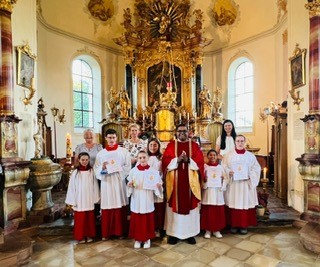 Verabschiedung und Aufnahme der Minis in Hellengerst